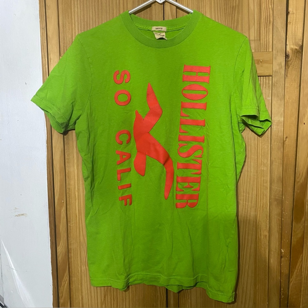 🪶Hollister, Size Large, “Hollister So Calif”, Short Sleeve, Surfer Cut Shirt
